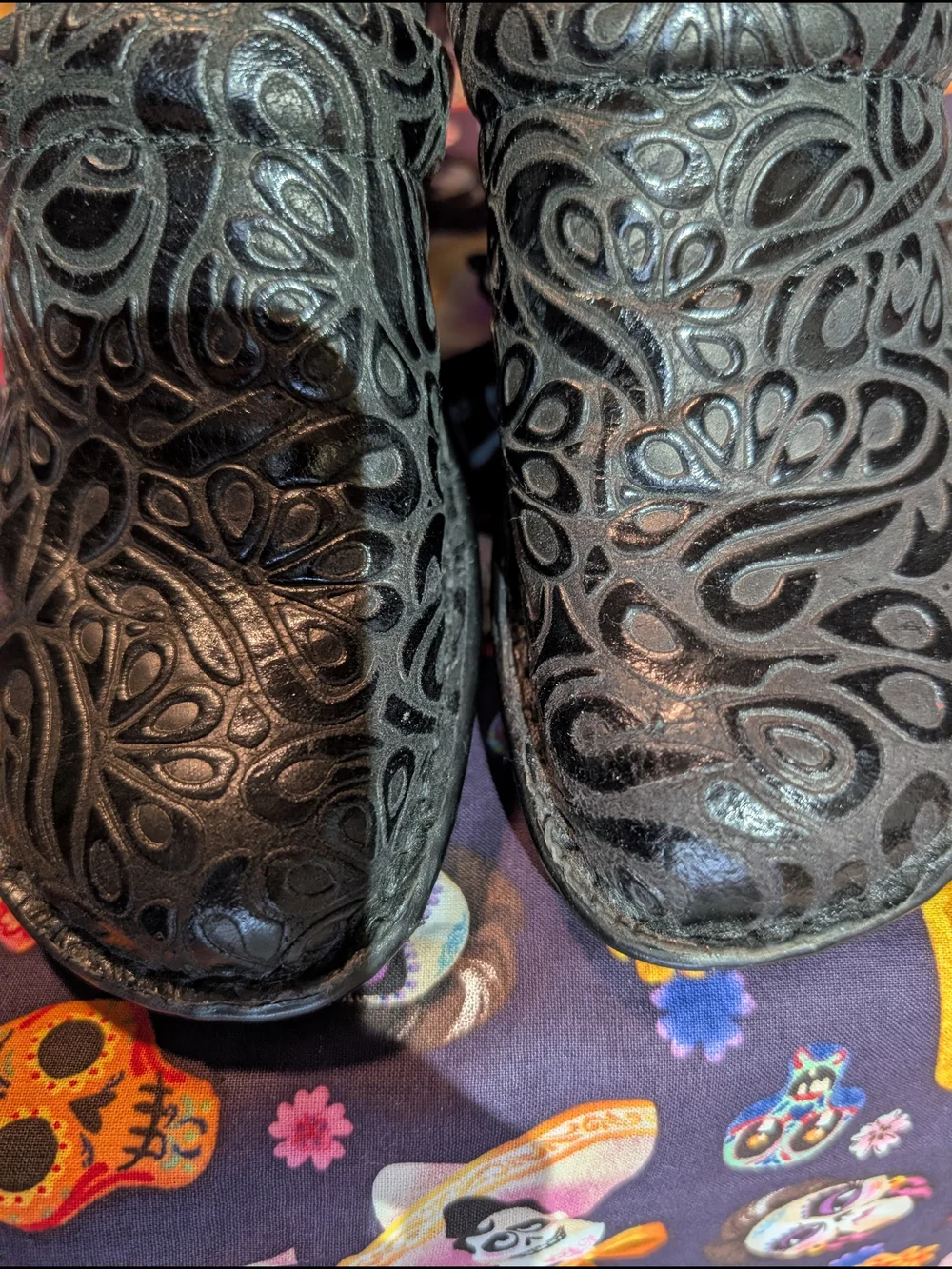 B.O.C Women's Black Slip-On Floral Laser-Cut Comfort Loafers